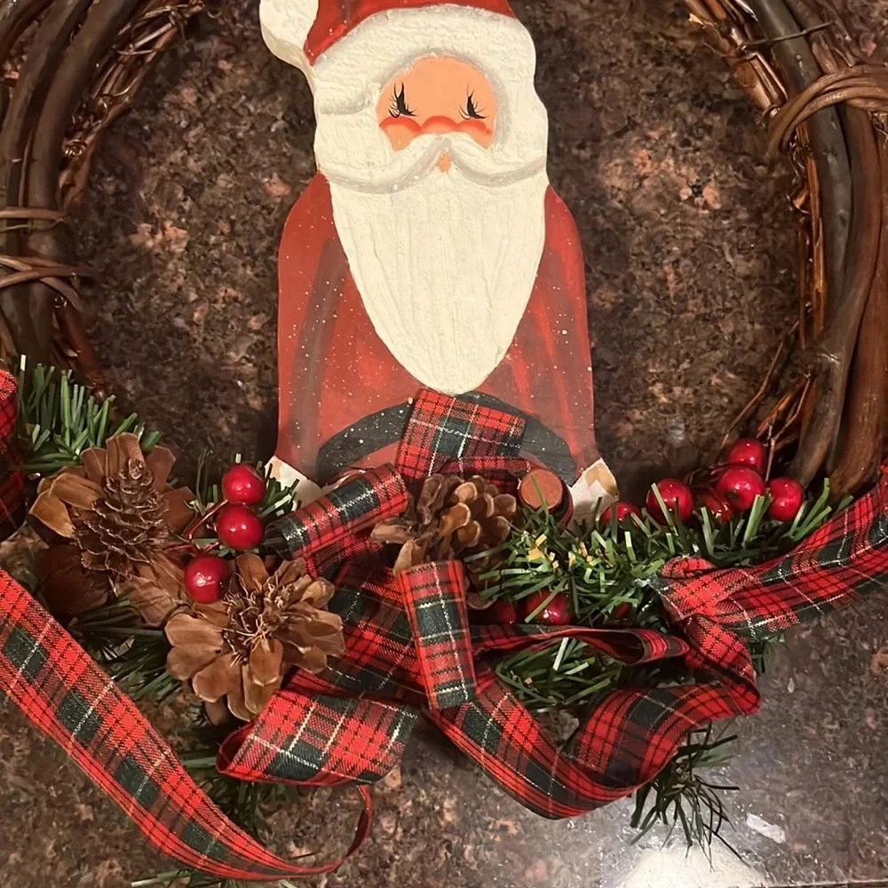 Christmas‎ Wreath Hand-painted Wooden Santa Decoration 13” Pinecones Holly